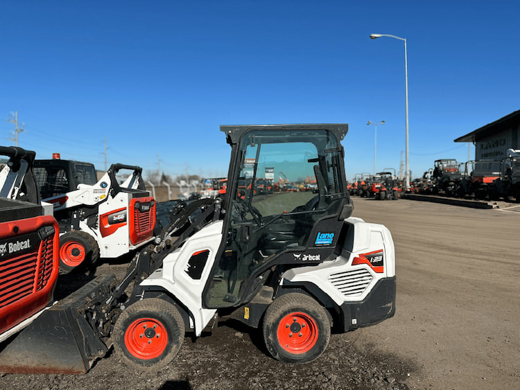 Bobcat L23 BOBCAT SAL,CAB-HEAT,PB,RADIO,TA,23x8.5-12 TURF Articulated Tractor 2020 - 193894