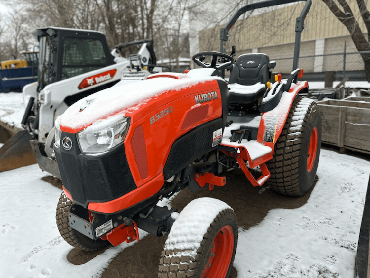 Kubota B3350 KUBOTA TRACTOR TURF TIRES, MOWER DECK, NO LOADER Compact Tractor 0 - 238306