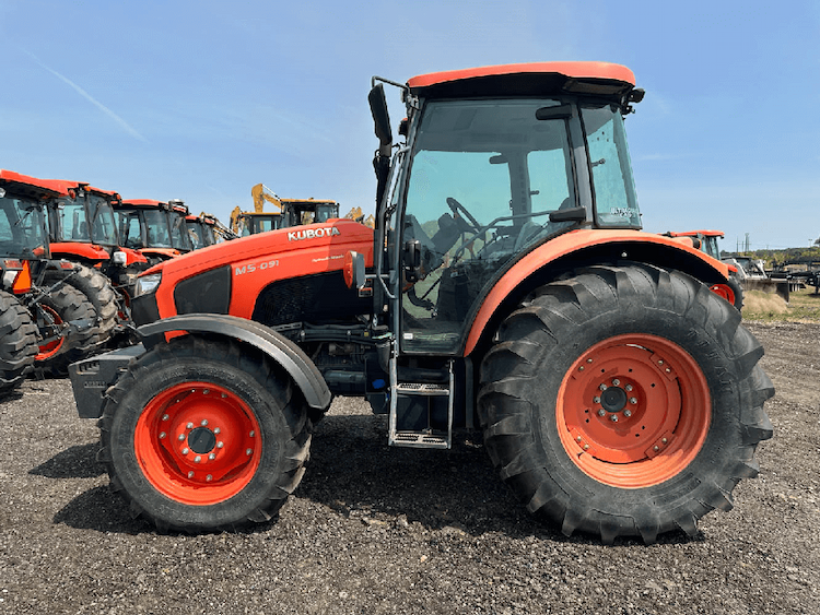 KUBOTA M5 KUBOTA AWD TRACTOR,W/12 SPD,E/HYD SHUTTLE, Utility Tractor 0 - 239405