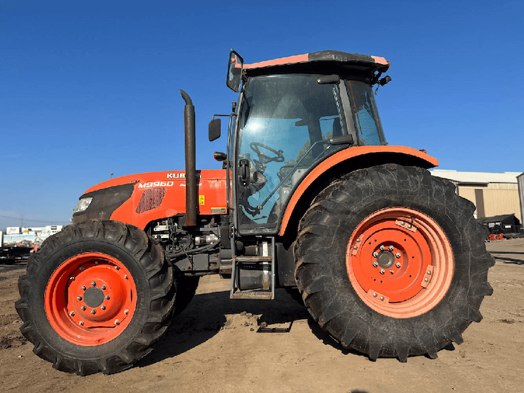 KUBOTA M9960 HDC24 KUBOTA TRACTOR 4WD W/HY SHUTTLE 12X12 R1 TIRES Articulated Tractor 2013 - 240236