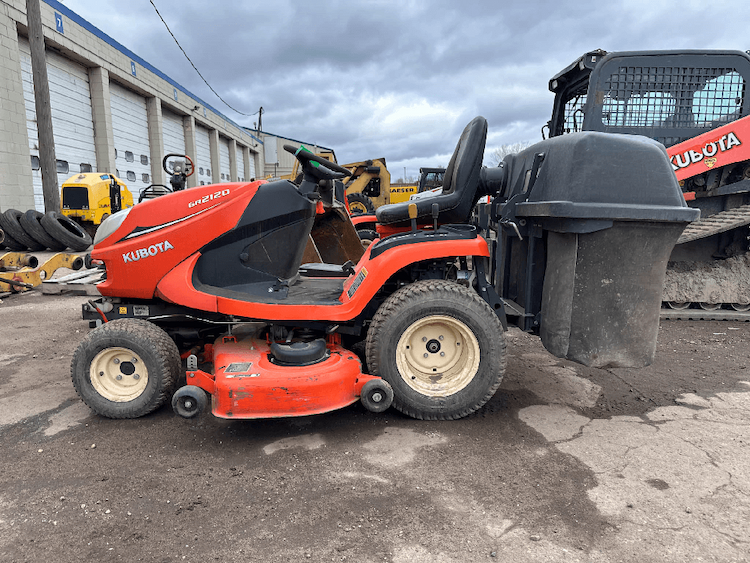 KUBOTA GR2120-2-54 KUBOTA 21HP TRACTOR,TURFS,54 MOWER W/ BAGGER Compact Tractor 2015 - 94514